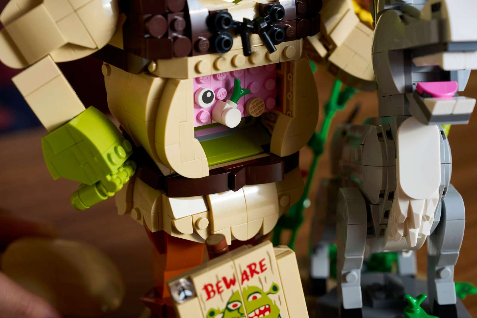 72423 Lego Icons Shrek, Ciuchino e Gatto con gli Stivali