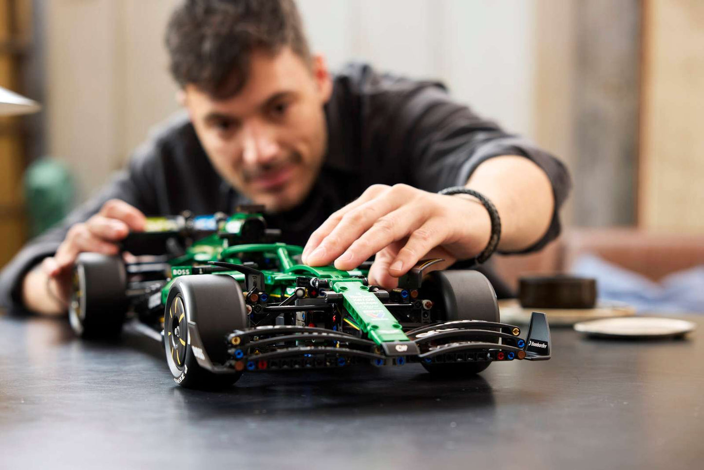 42240 LEGO Technic  Auto F1® Aston Martin Aramco AMR25  Modellino Formula 1