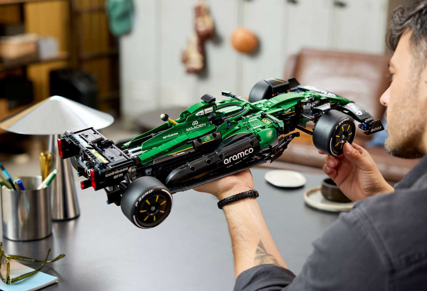 42240 LEGO Technic  Auto F1® Aston Martin Aramco AMR25  Modellino Formula 1