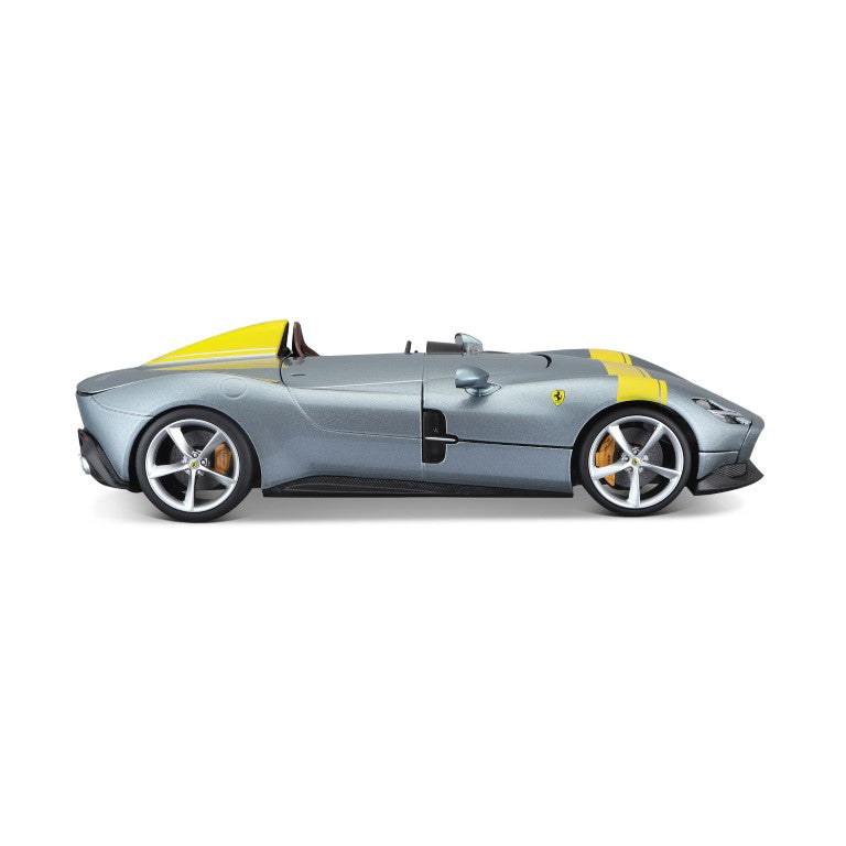 18-16013 Bburago Ferrari  R&P - Ferrari Monza SP1, grigia - Scala 1:18