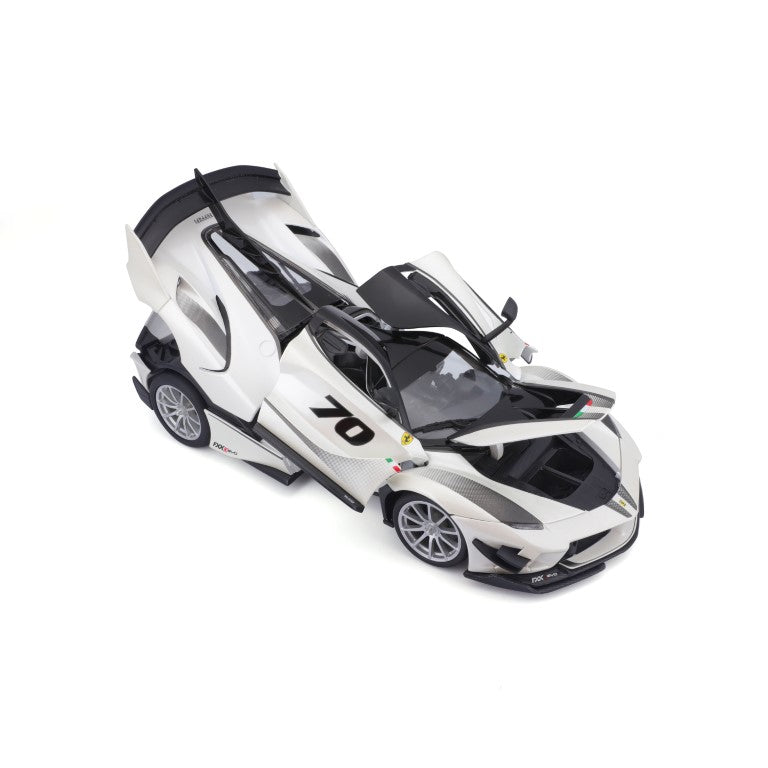 18-16012 Bburago Ferrari Race & Play - Ferrari FXX K #70, bianca - 1:18