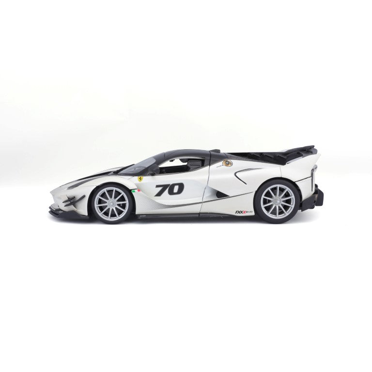 18-16012 Bburago Ferrari Race & Play - Ferrari FXX K #70, bianca - 1:18