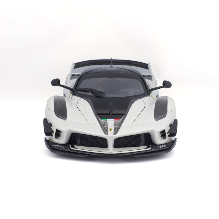 18-16012 Bburago Ferrari Race & Play - Ferrari FXX K #70, bianca - 1:18