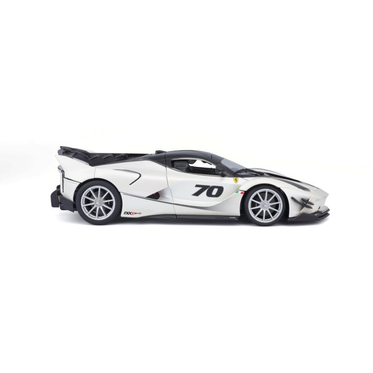 18-16012 Bburago Ferrari Race & Play - Ferrari FXX K #70, bianca - 1:18