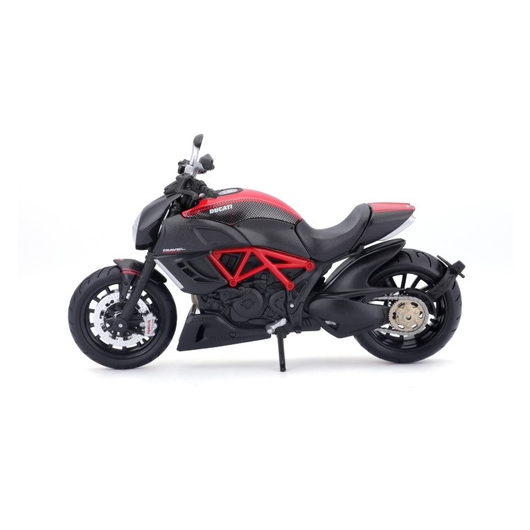 10-11023 Bburago Maisto - Ducati Diavel Carbon, nera e rossa - Scala 1:12