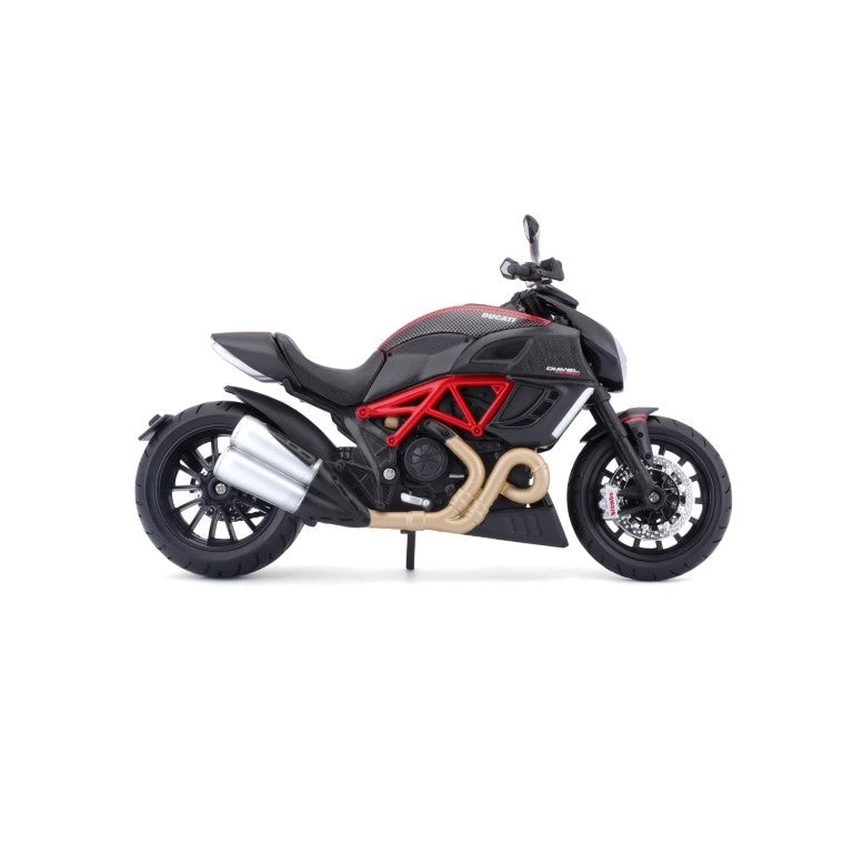 10-11023 Bburago Maisto - Ducati Diavel Carbon, nera e rossa - Scala 1:12