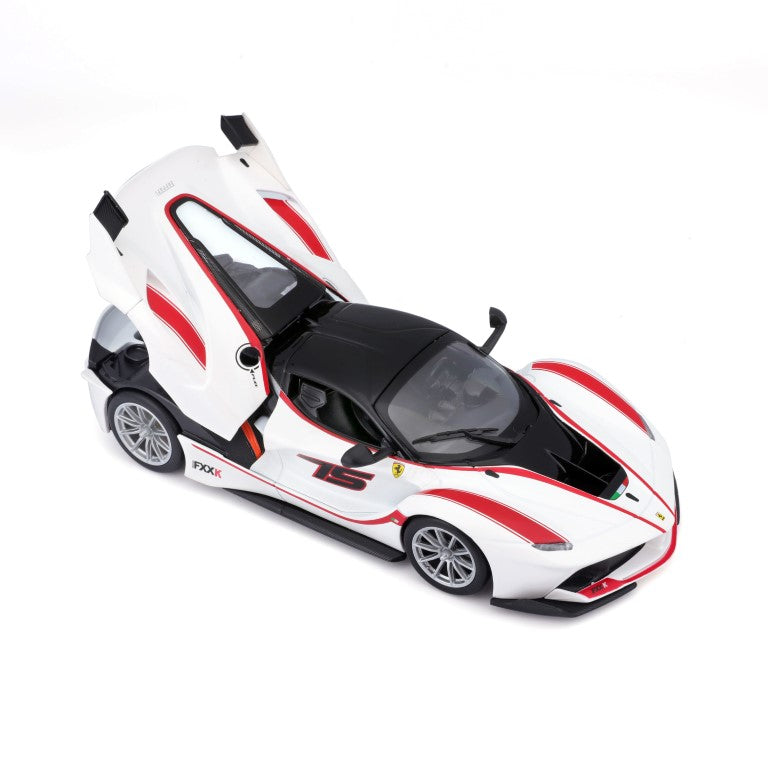 18-26301 Bburago Ferrari Racing - Ferrari FXX K, bianca - Scala 1:24