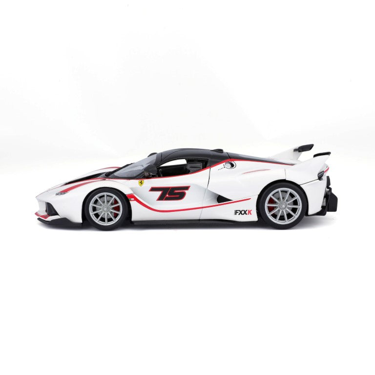 18-26301 Bburago Ferrari Racing - Ferrari FXX K, bianca - Scala 1:24