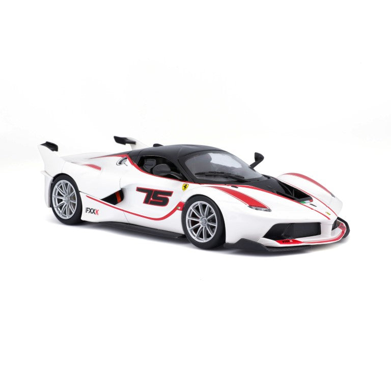 18-26301 Bburago Ferrari Racing - Ferrari FXX K, bianca - Scala 1:24