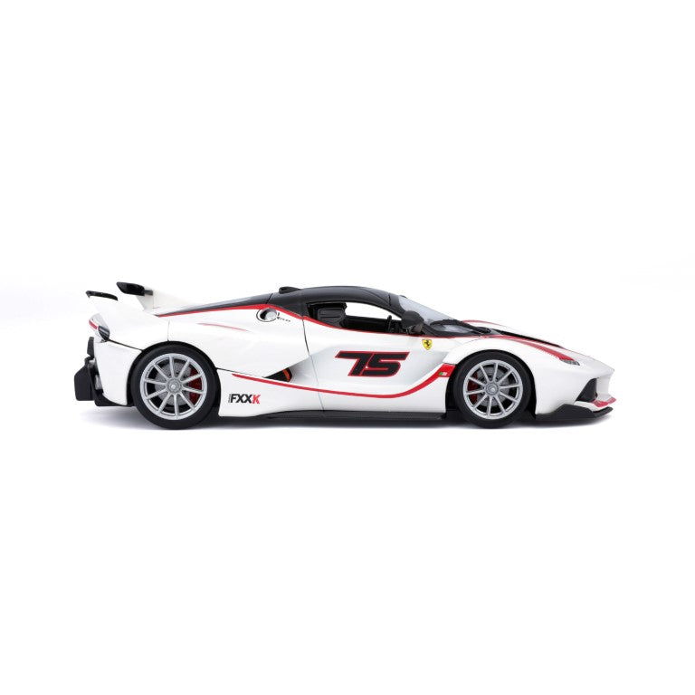 18-26301 Bburago Ferrari Racing - Ferrari FXX K, bianca - Scala 1:24
