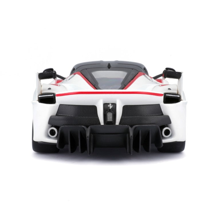 18-26301 Bburago Ferrari Racing - Ferrari FXX K, bianca - Scala 1:24