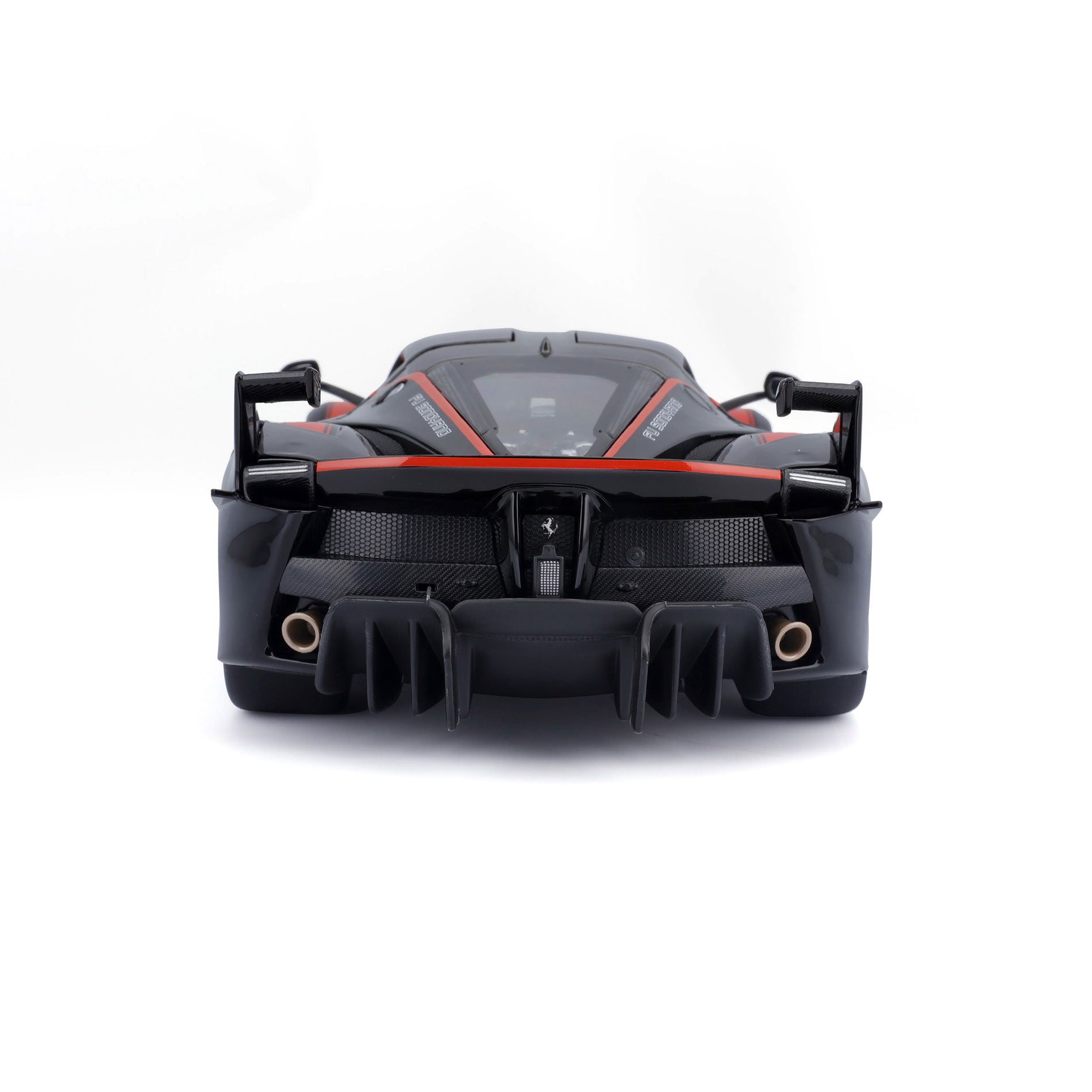 18-16010 Bburago Ferrari  R&P - Ferrari FXX K #5, nera e rossa - 1:18