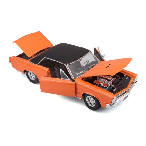 10-31885 Bburago Maisto - Pontiac GTO (1965), arancione - Scala 1:18