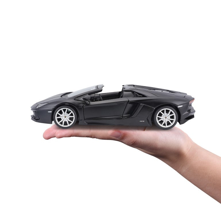 10-31504 Bburago Maisto - Lamborghini Aventador LP 700-4 Roadster, nera - 1:24