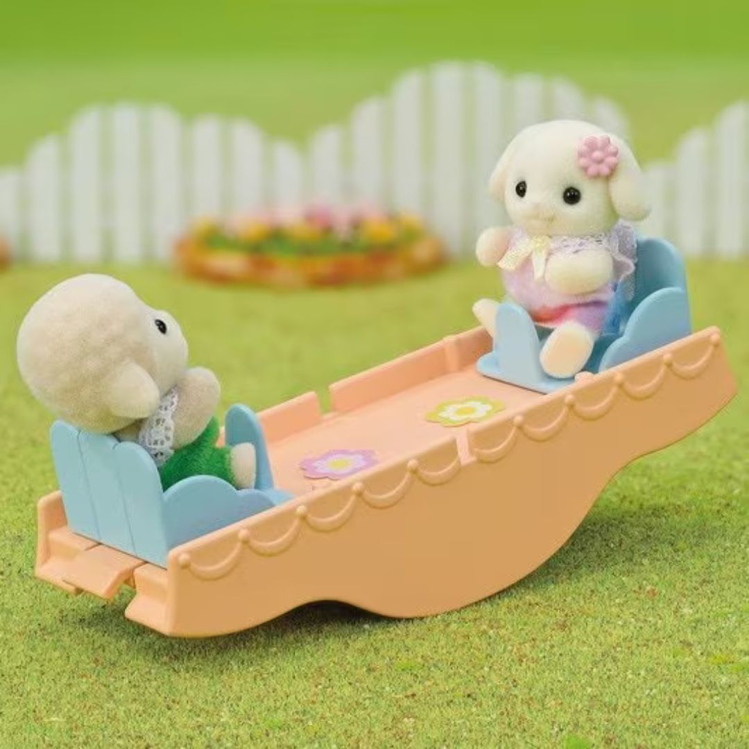 5744 Sylvanian Families - Il AutoBus Arcobaleno Sole