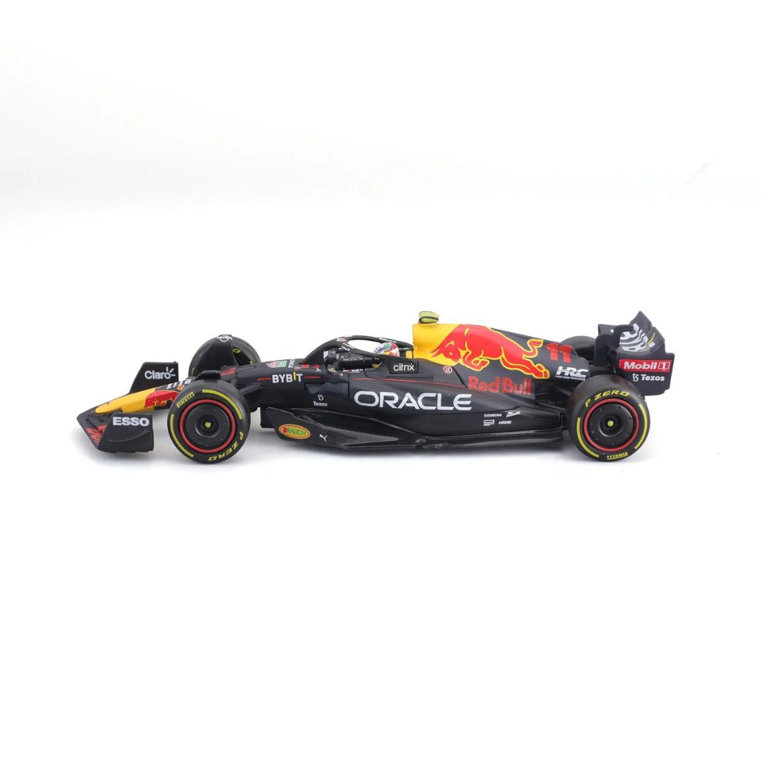 18-28026 Bburago Race - Red Bull F1 RB18, con casco - #11 Perez - 1:24