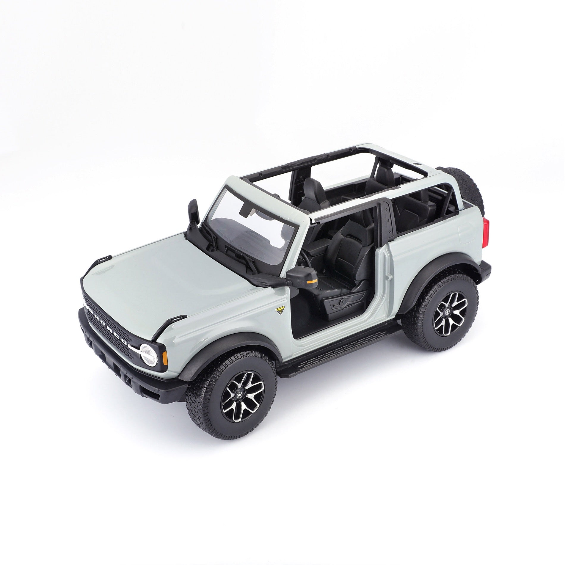 10-31457 Bburago Maisto - Ford Bronco Badlands 2021 (no door), grigia