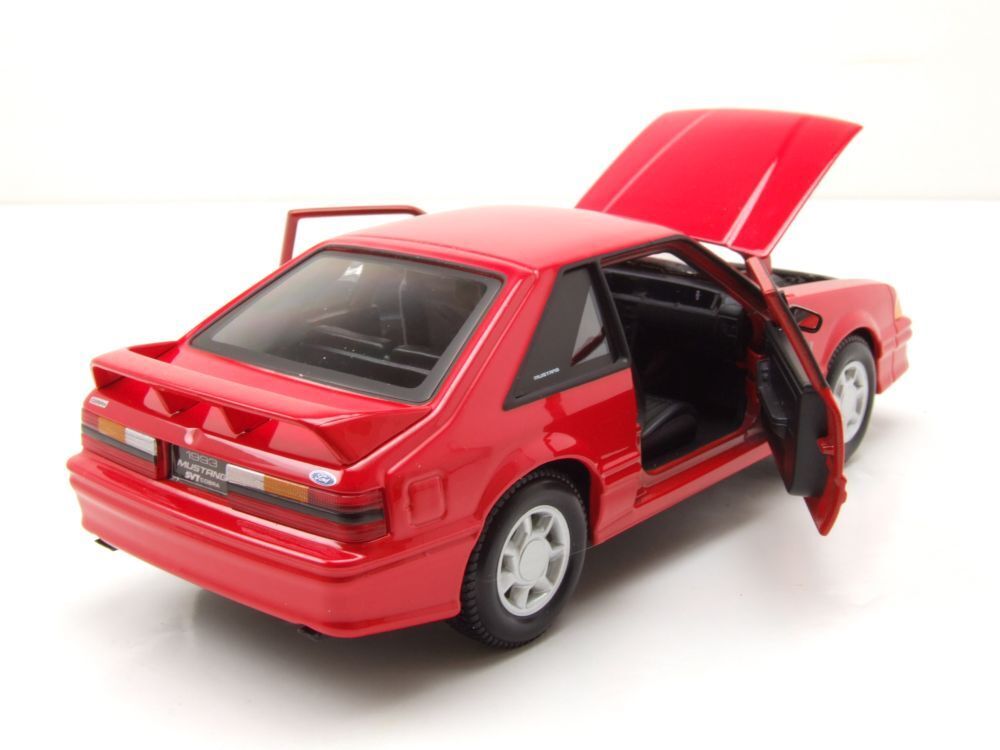 32906 Bburago Maisto - Ford Mustang SVT Cobra (1993), rossa - 1:24
