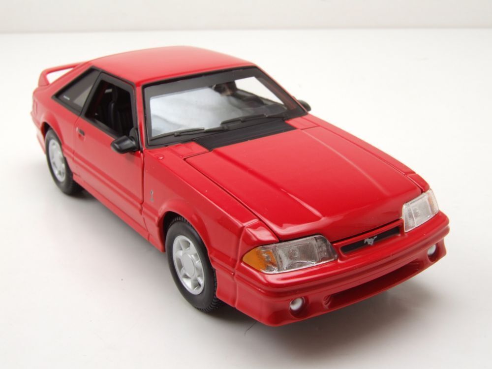 32906 Bburago Maisto - Ford Mustang SVT Cobra (1993), rossa - 1:24