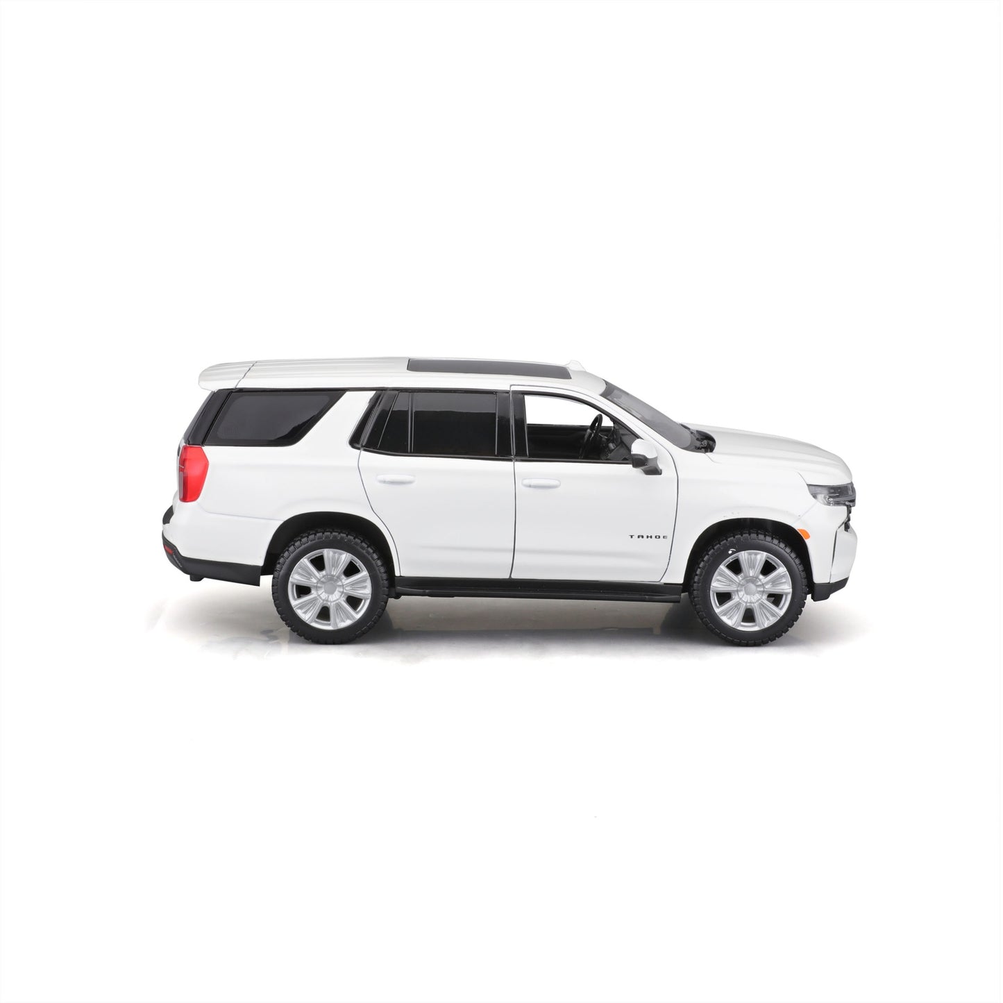 10-31533 Bburago Maisto - Chevrolet Tahoe (2021), bianca - Scala 1:26