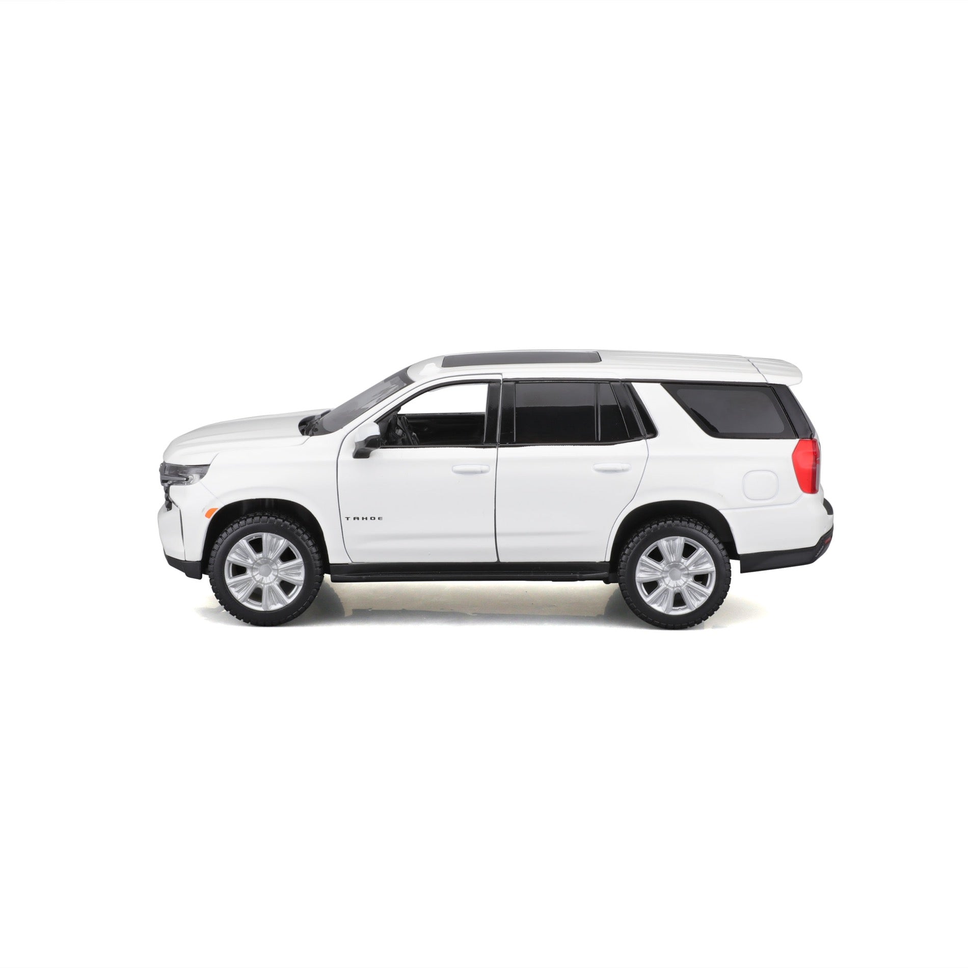 10-31533 Bburago Maisto - Chevrolet Tahoe (2021), bianca - Scala 1:26
