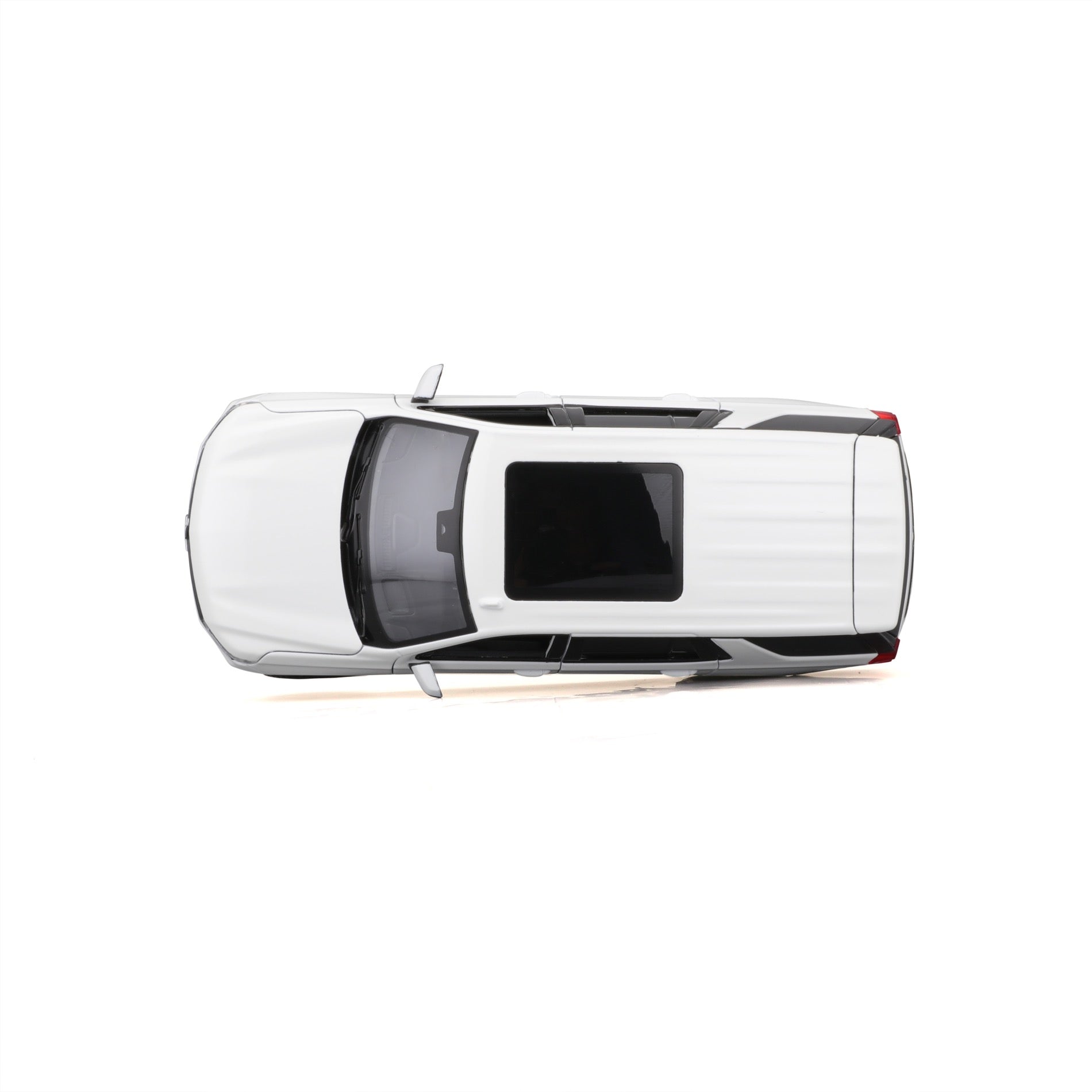 10-31533 Bburago Maisto - Chevrolet Tahoe (2021), bianca - Scala 1:26