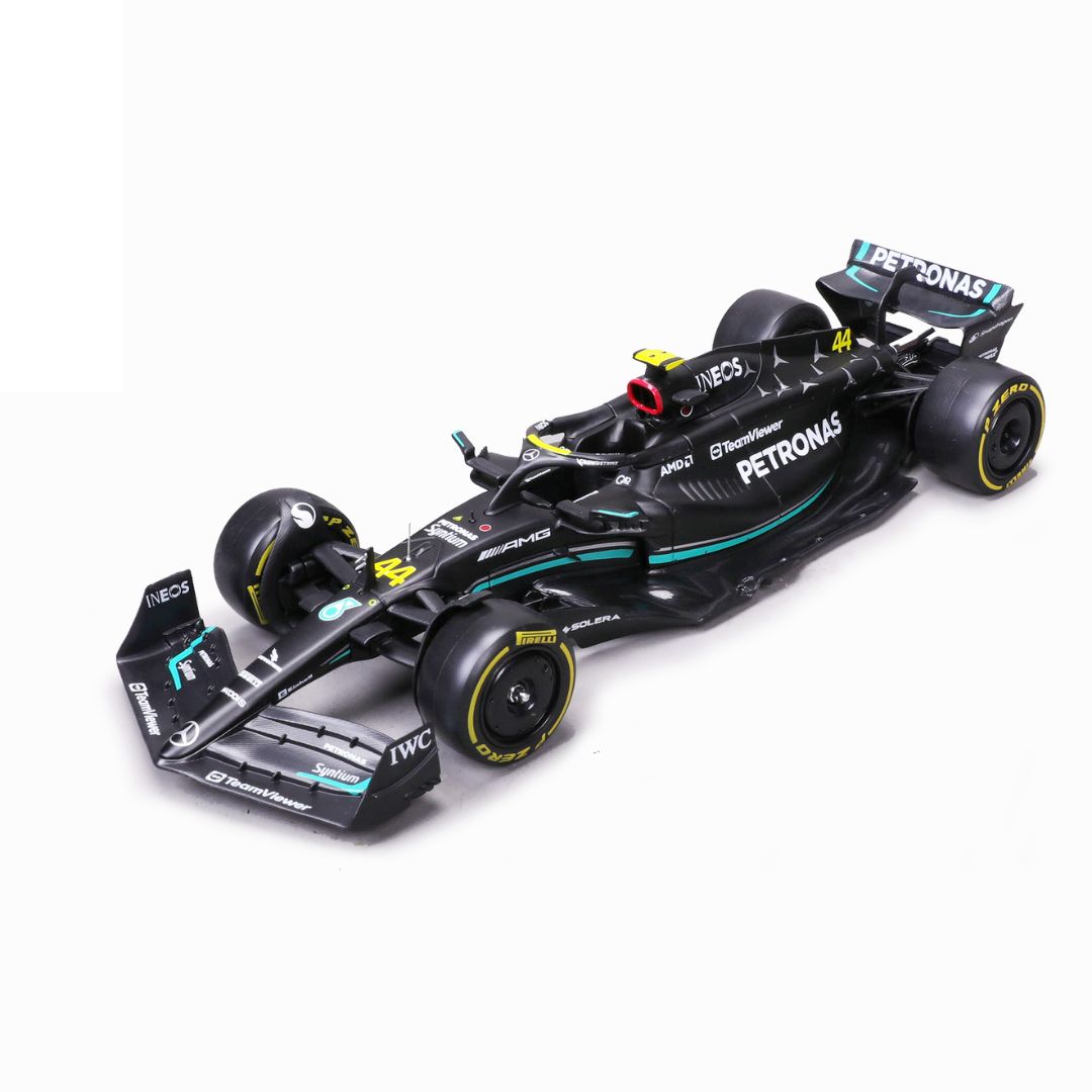 *18-28037H Bburago Race F1  Mercedes W14 E Performance #44  F1 figura Hamilton