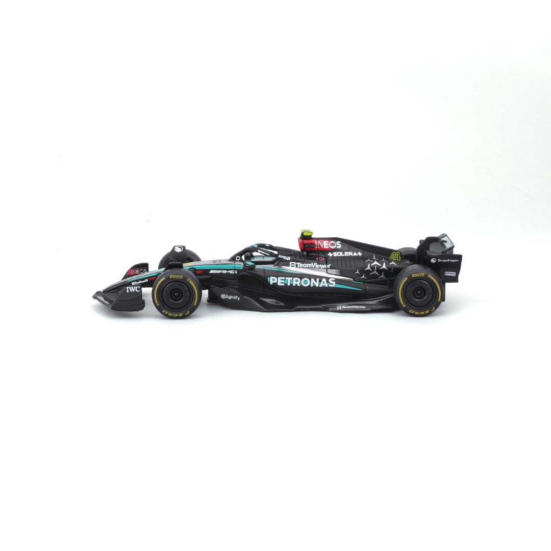 18-38208H Bburago Race - Mercedes F1 W15 E-Performance #44 - 1:43