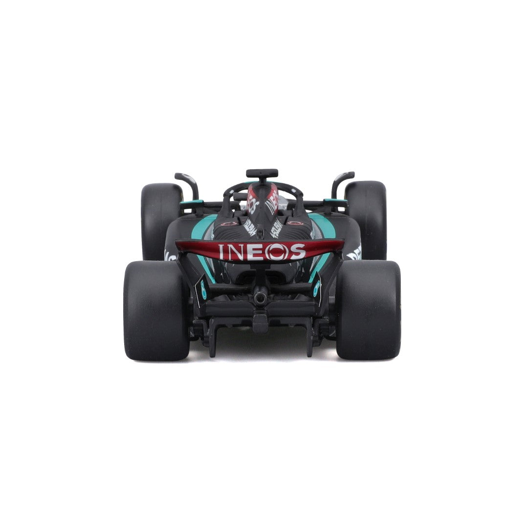 18-38208R Bburago Race - Mercedes F1 W15 E-performance #63 - 1:43