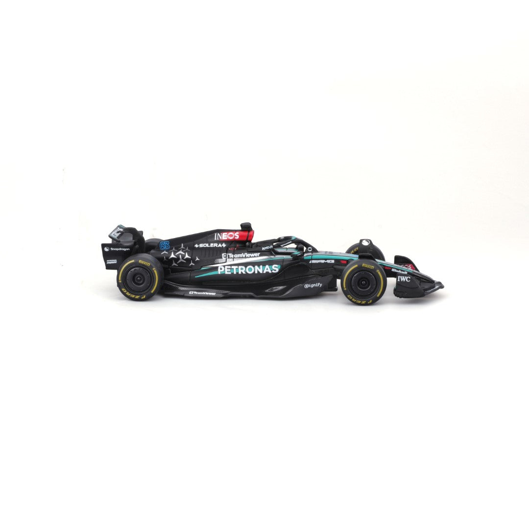 18-38208R Bburago Race - Mercedes F1 W15 E-performance #63 - 1:43