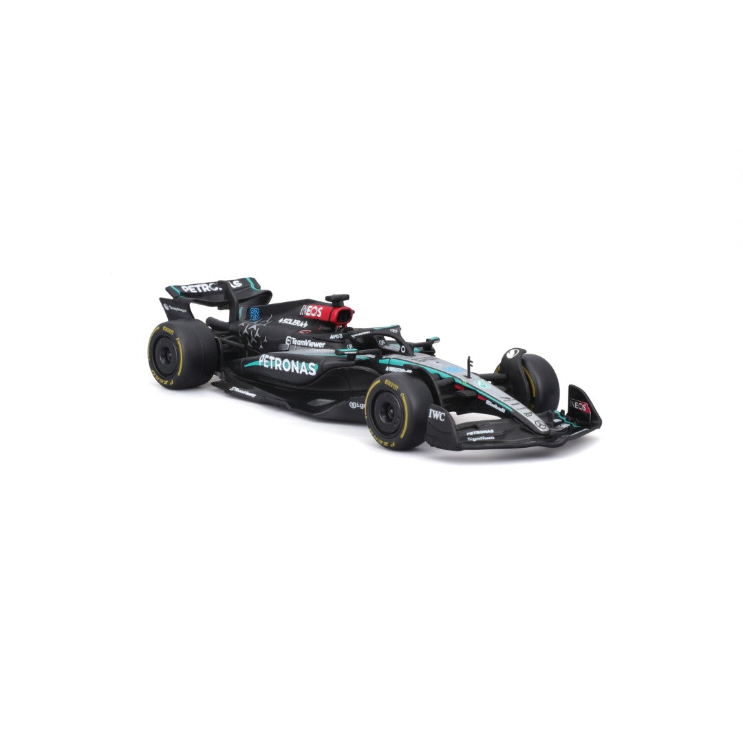 18-38208R Bburago Race - Mercedes F1 W15 E-performance #63 - 1:43