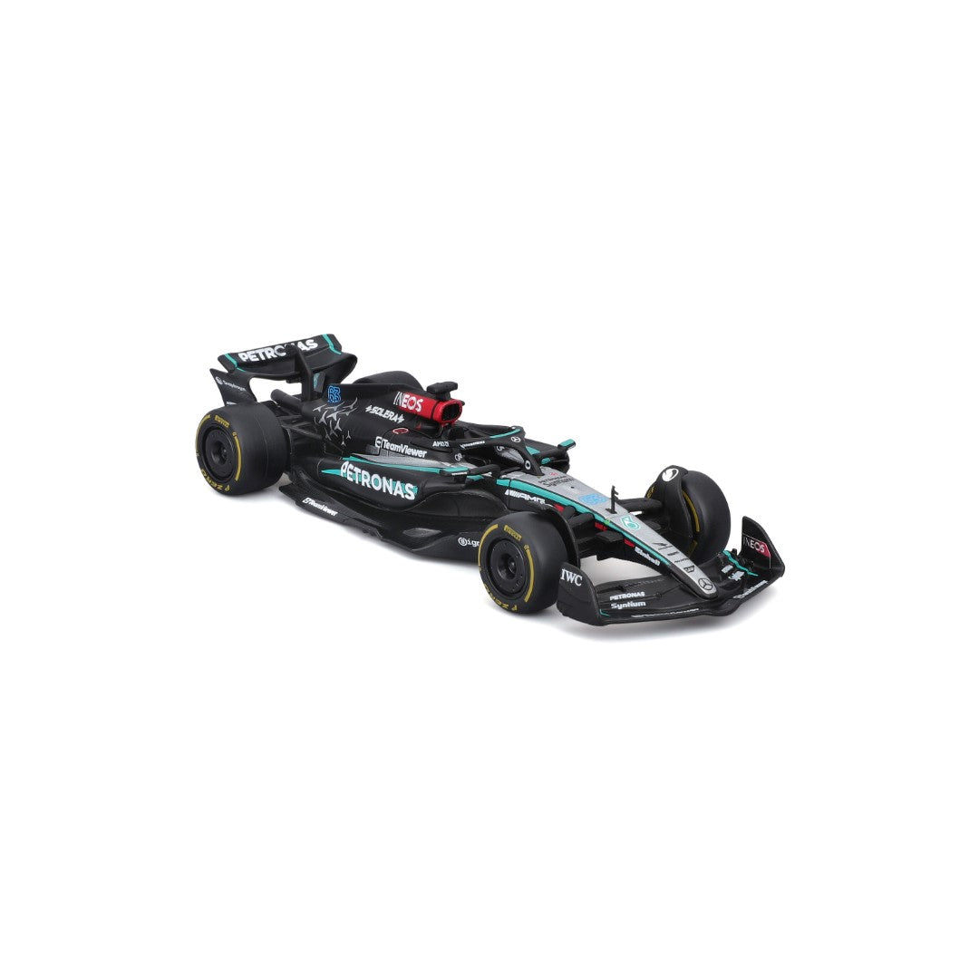 18-38208R Bburago Race - Mercedes F1 W15 E-performance #63 - 1:43