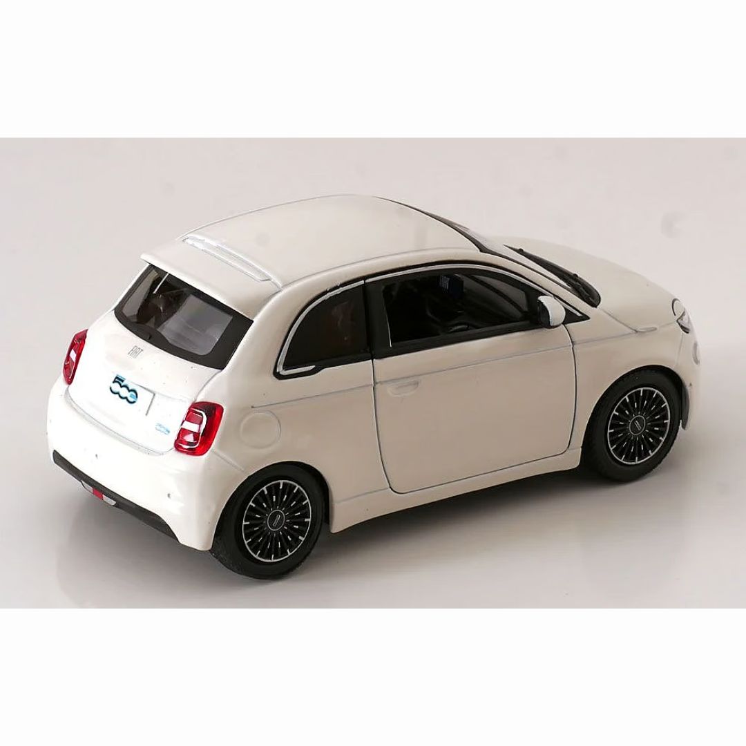 18-21110 Bburago - Fiat 500e (2023), bianca - Scala 1:24