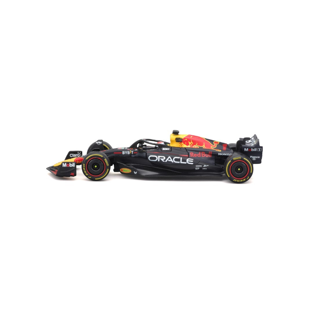 18-38083 Bburago Race F1  Red Bull Racing RB19 #1 Verstappen, con casco - 1:43