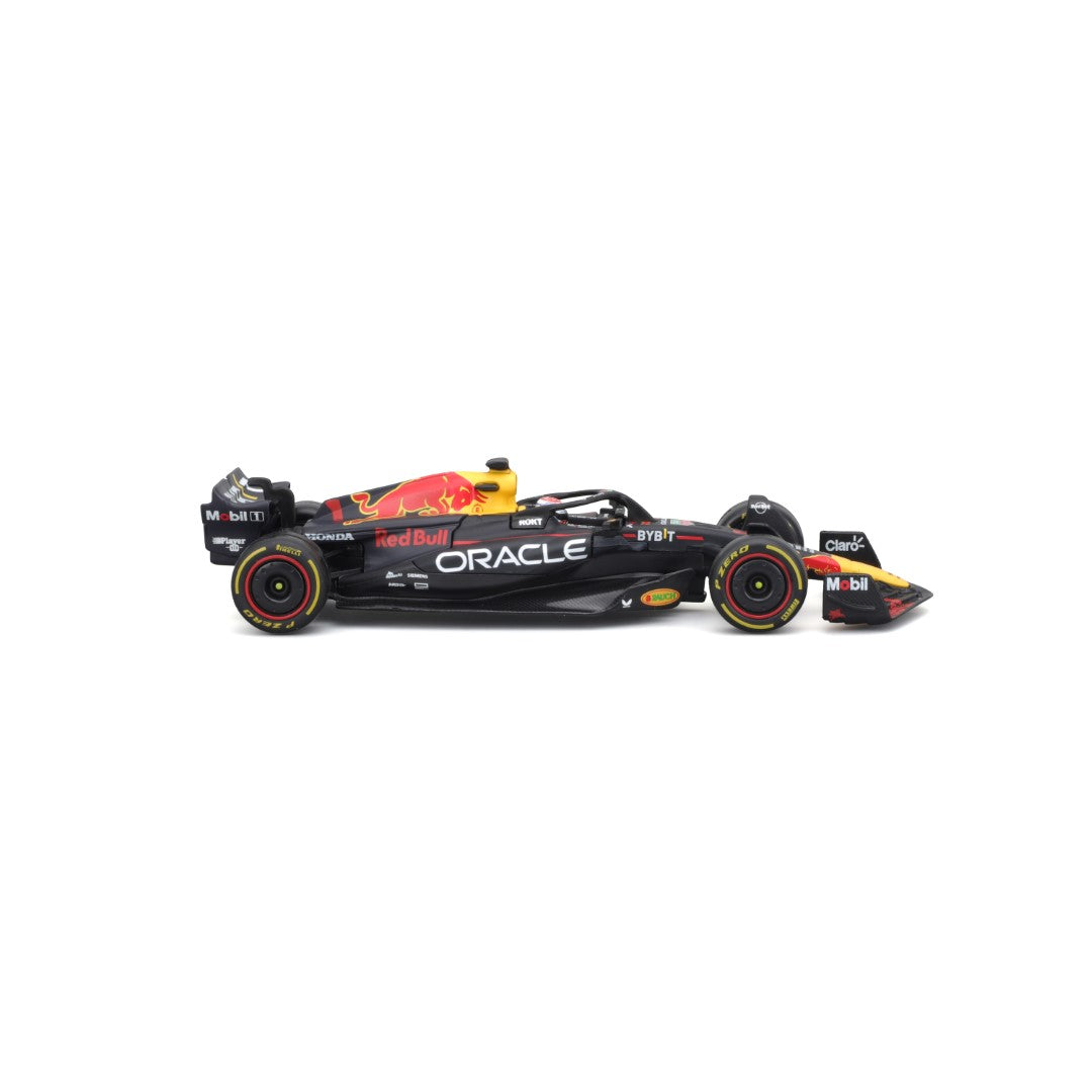 18-38083 Bburago Race F1  Red Bull Racing RB19 #1 Verstappen, con casco - 1:43