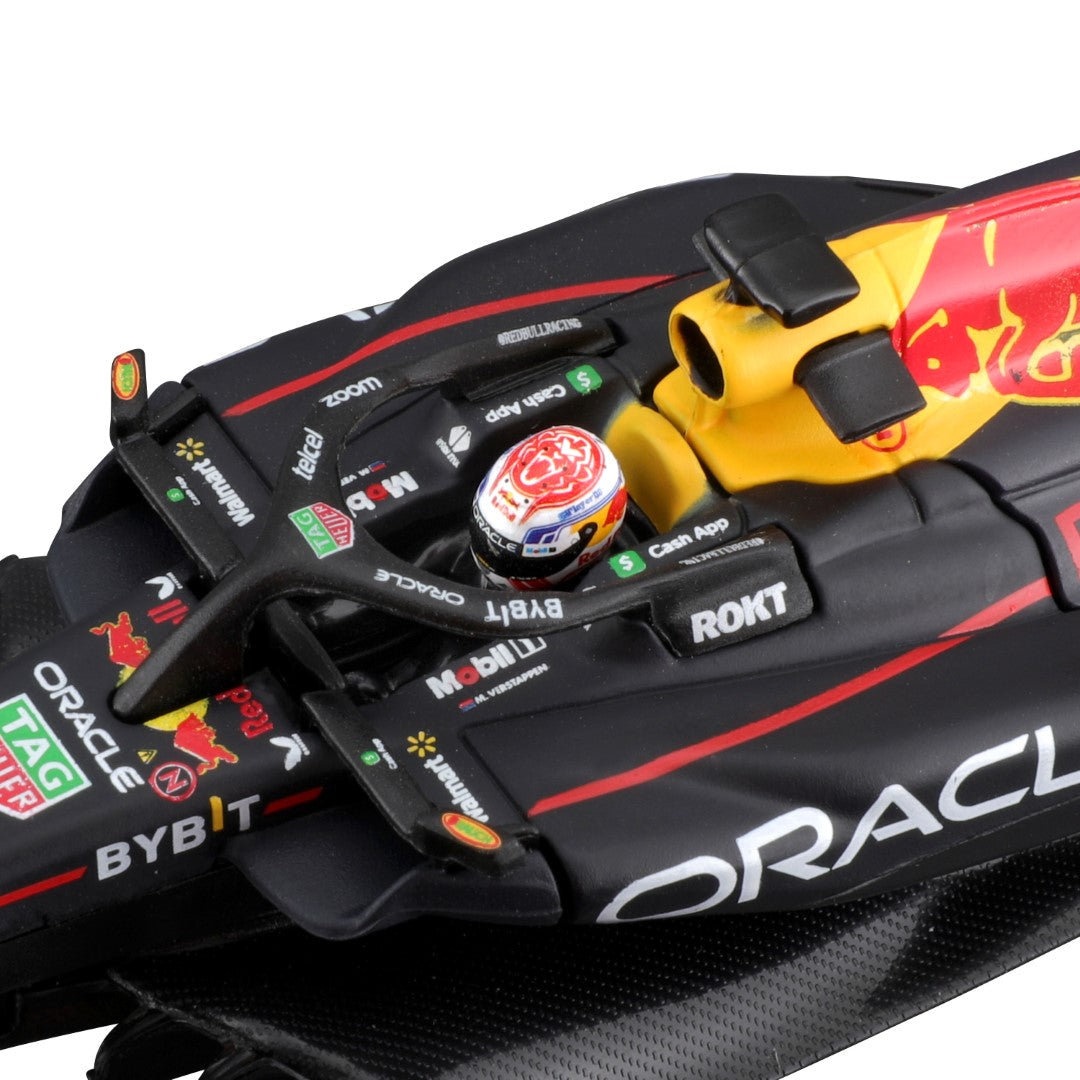 18-38083 Bburago Race F1  Red Bull Racing RB19 #1 Verstappen, con casco - 1:43