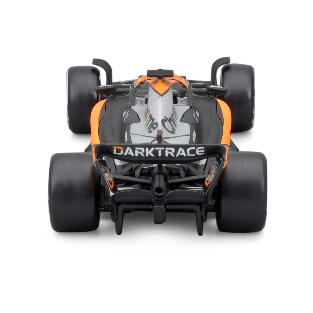 18-38088 Bburago Race - McLaren F1 Team MCL60 #81 Piastri, con casco -Scala 1:43