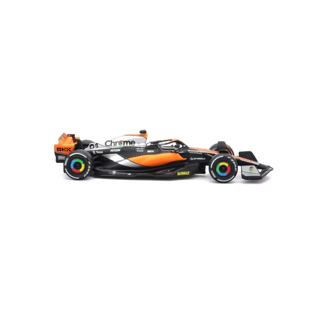 18-38088 Bburago Race - McLaren F1 Team MCL60 #81 Piastri, con casco -Scala 1:43