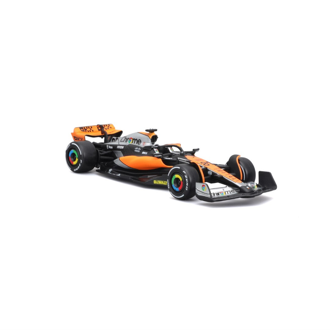 18-38088 Bburago Race - McLaren F1 Team MCL60 #81 Piastri, con casco -Scala 1:43
