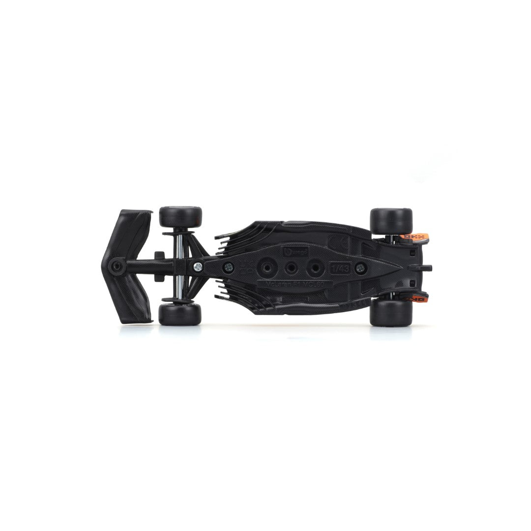 18-38088 Bburago Race - McLaren F1 Team MCL60 #81 Piastri, con casco -Scala 1:43