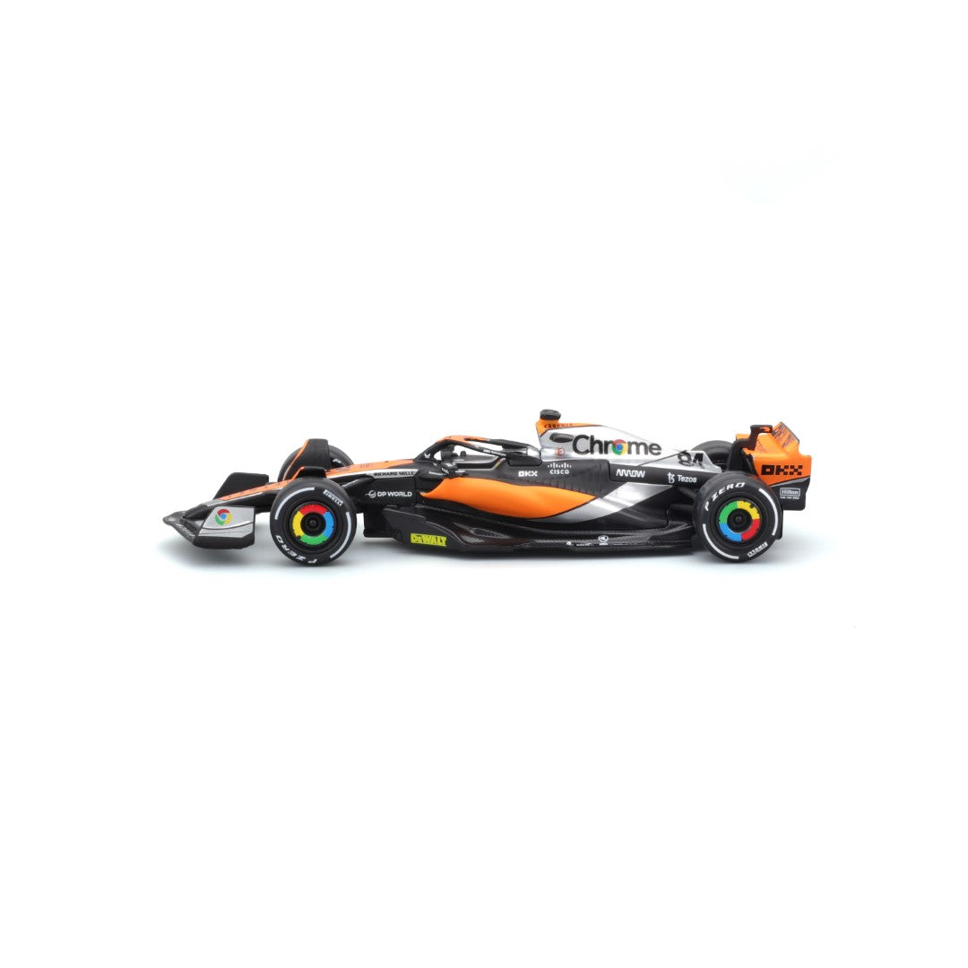18-38088 Bburago Race - McLaren F1 Team MCL60 #81 Piastri, con casco -Scala 1:43
