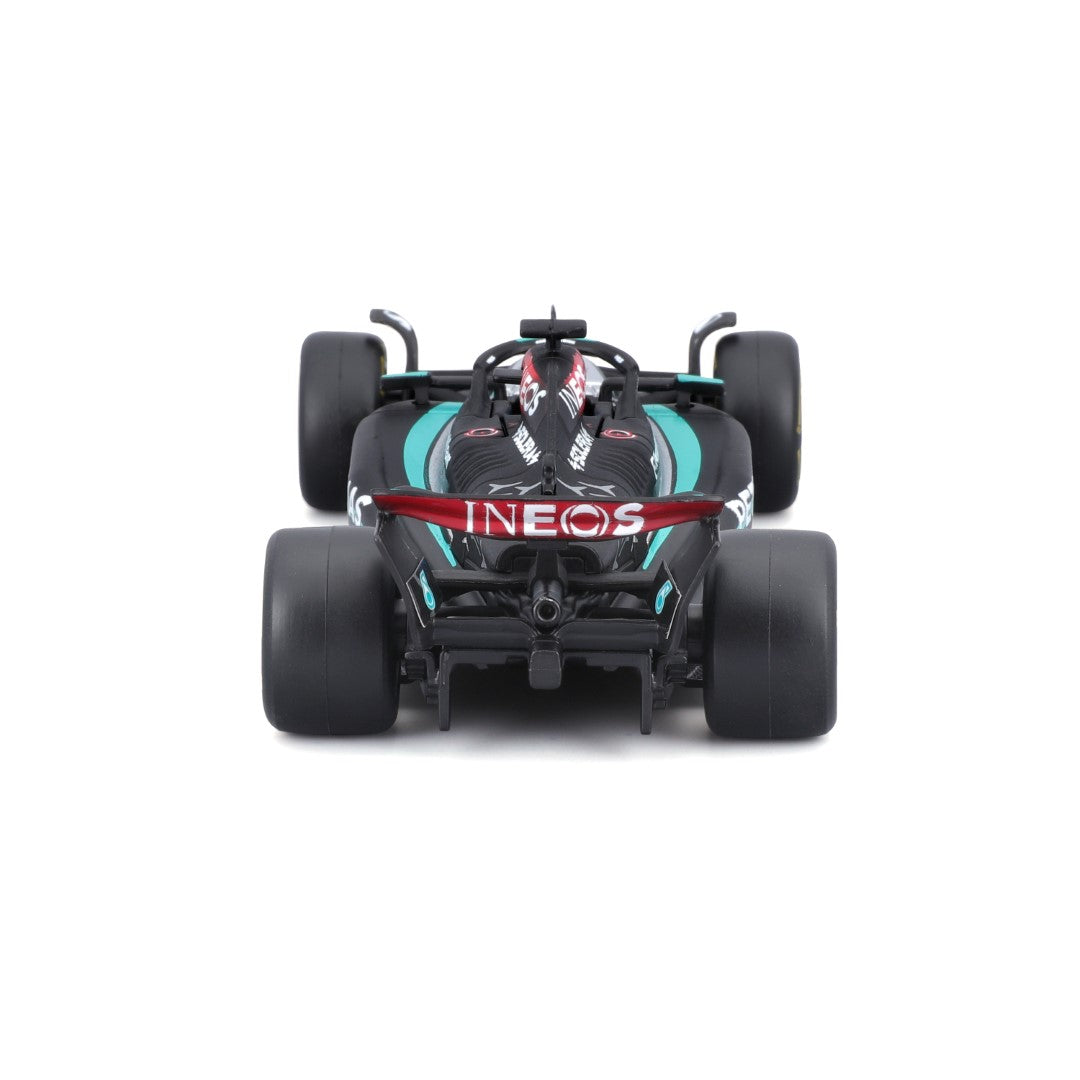 18-38209R Bburago F1 Mercedes-AMG W15 E Performance #63 con casco Russell - 1:43