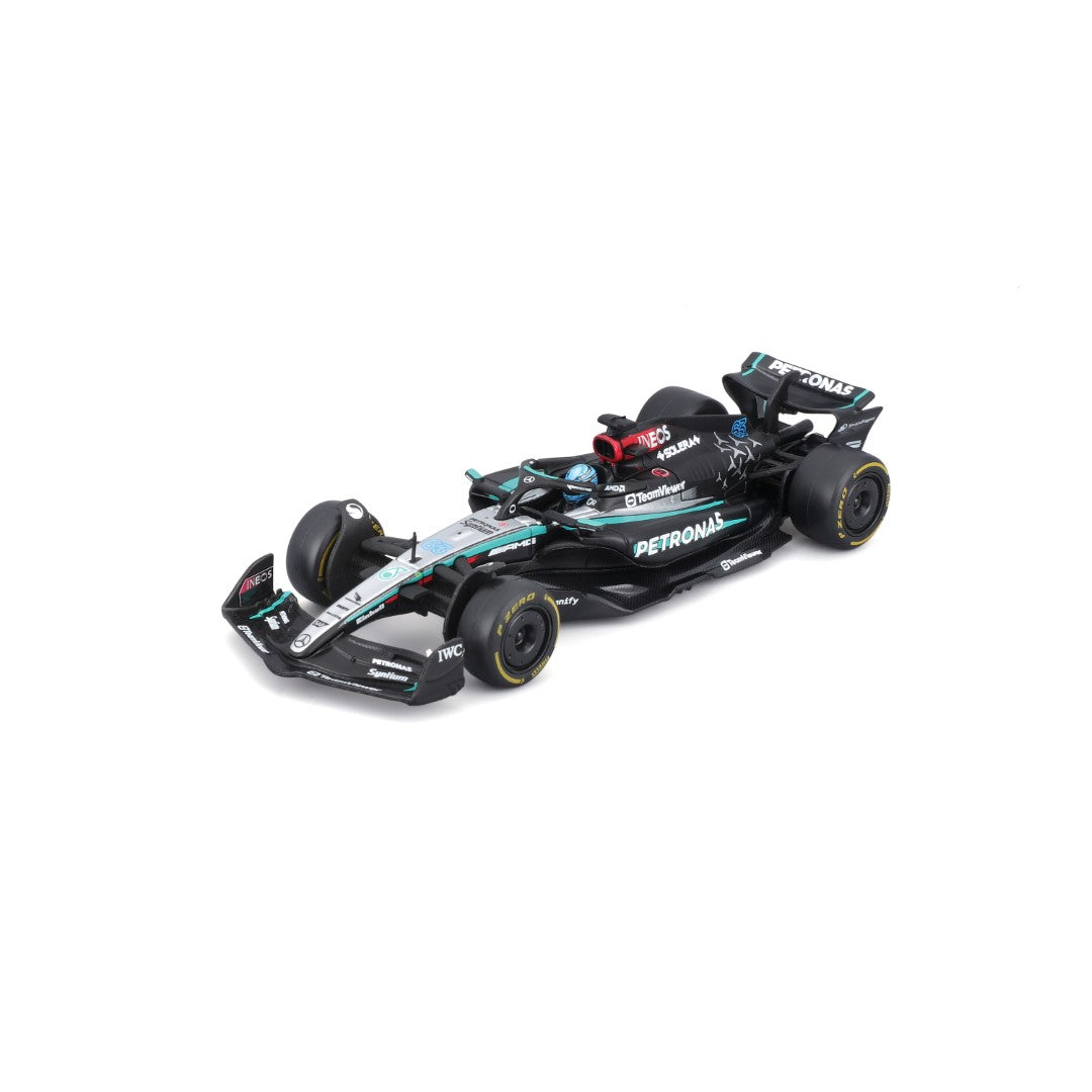 18-38209R Bburago F1 Mercedes-AMG W15 E Performance #63 con casco Russell - 1:43