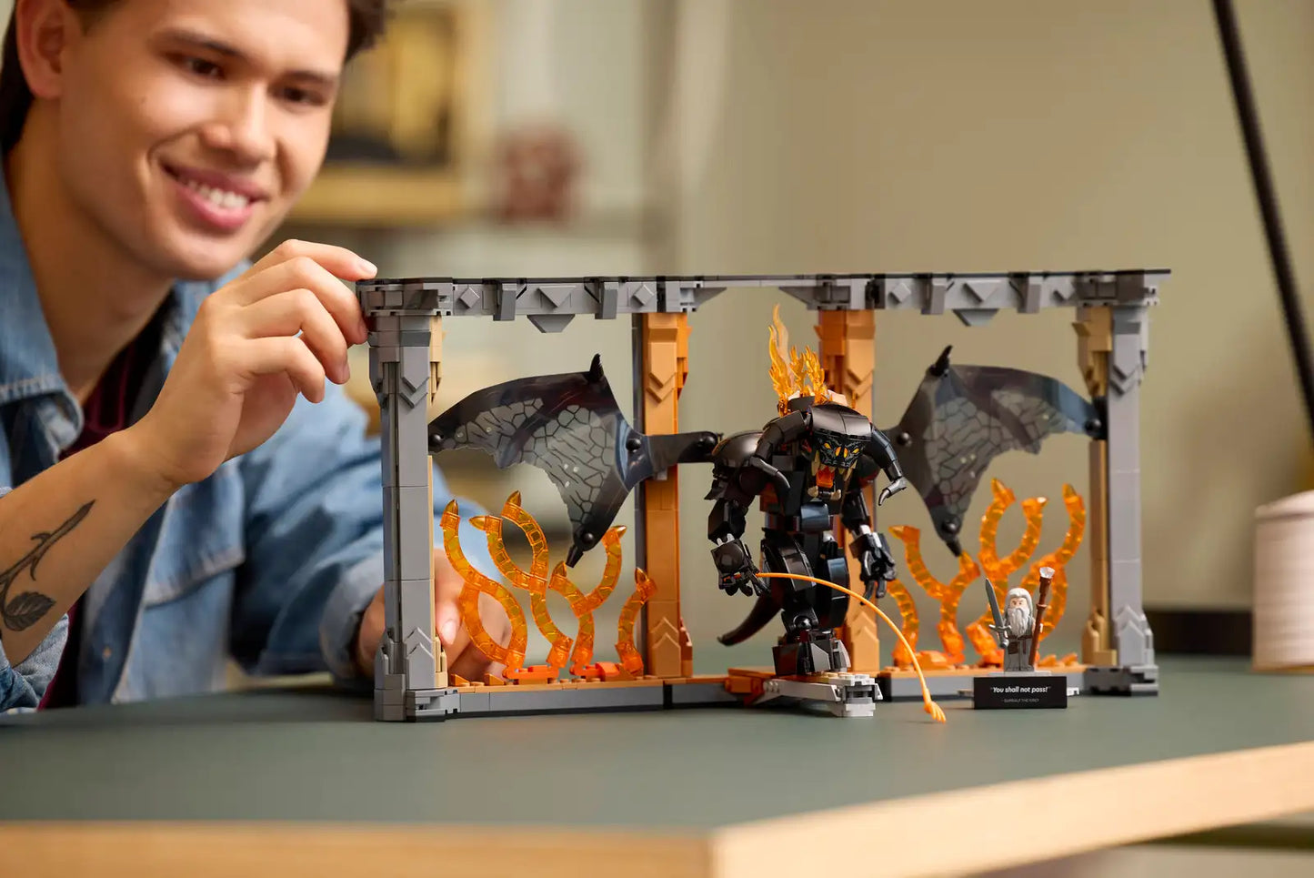 10367 LEGO Icons - Il Signore degli Anelli: Book Nook del Balrog™