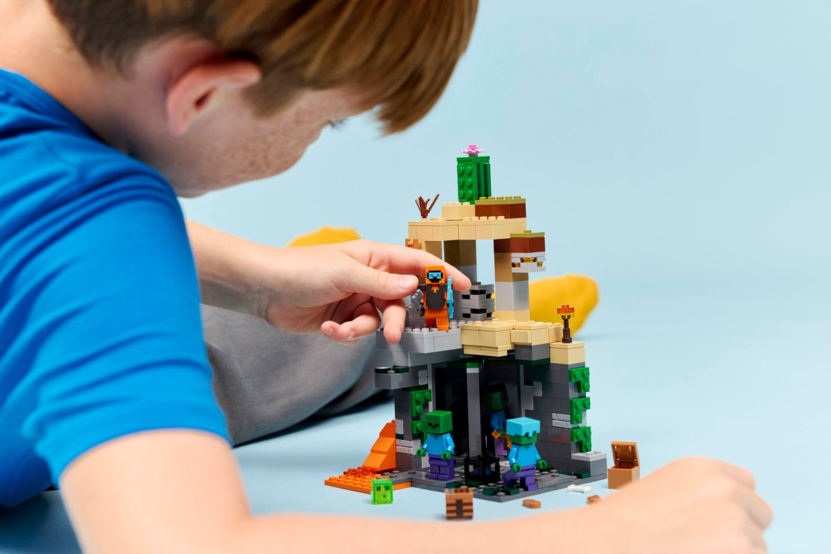 21587 LEGO Minecraft Zombie Dungeon