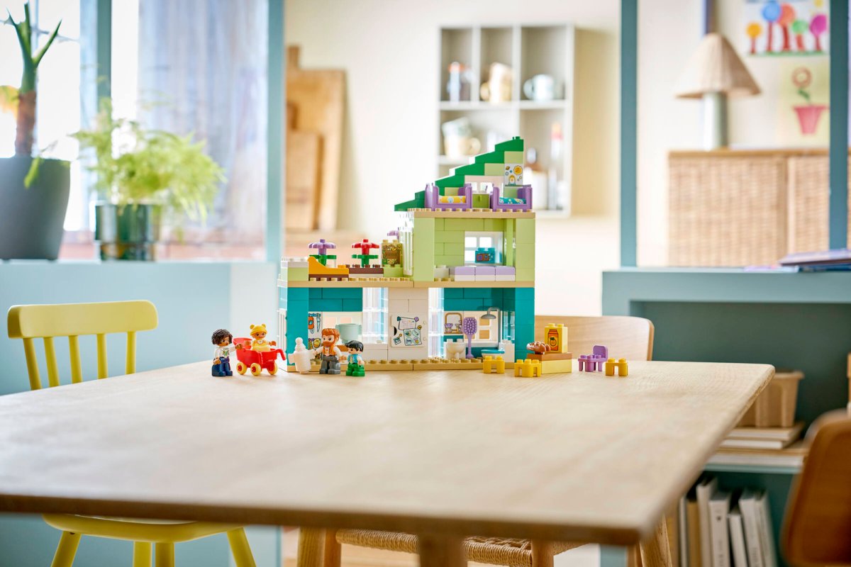 10470 LEGO DUPLO Town Casa familiare moderna 3 in 1 con personaggi