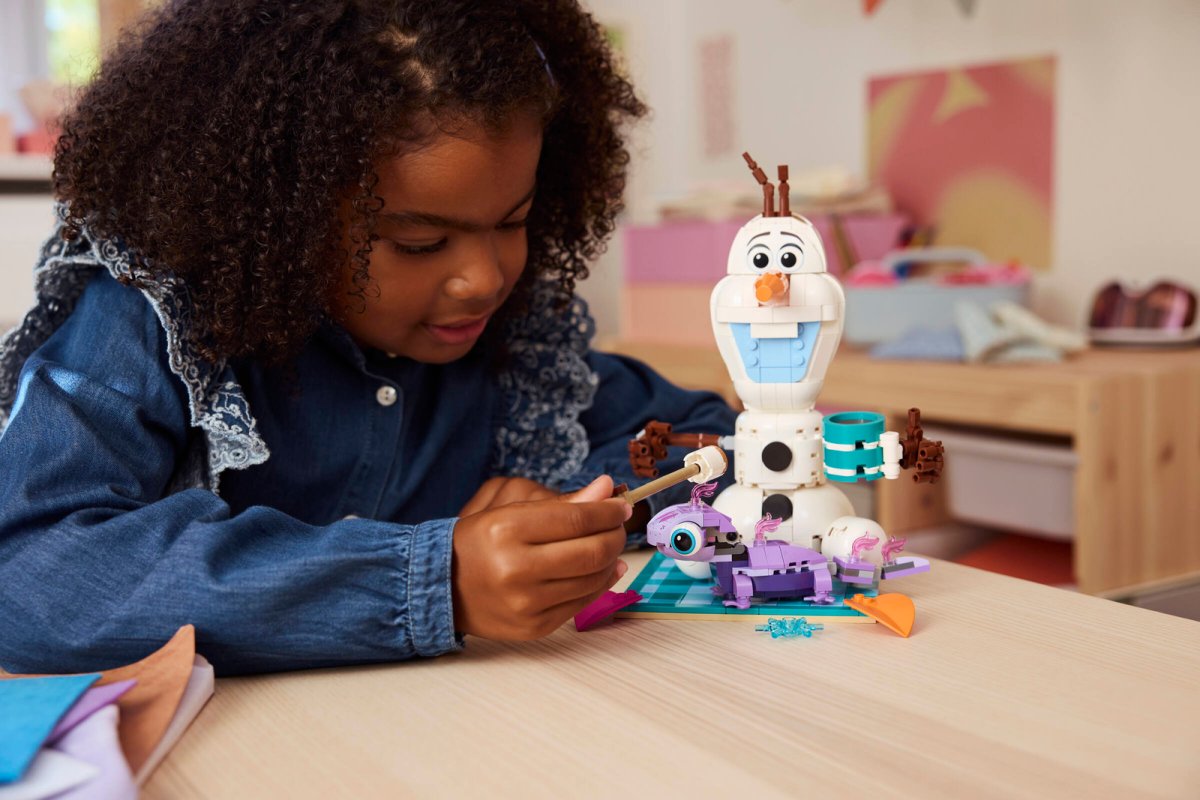 43287 LEGO Disney Princess Il divertente picnic di Olaf e Bruni