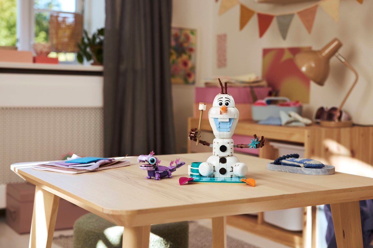 43287 LEGO Disney Princess Il divertente picnic di Olaf e Bruni