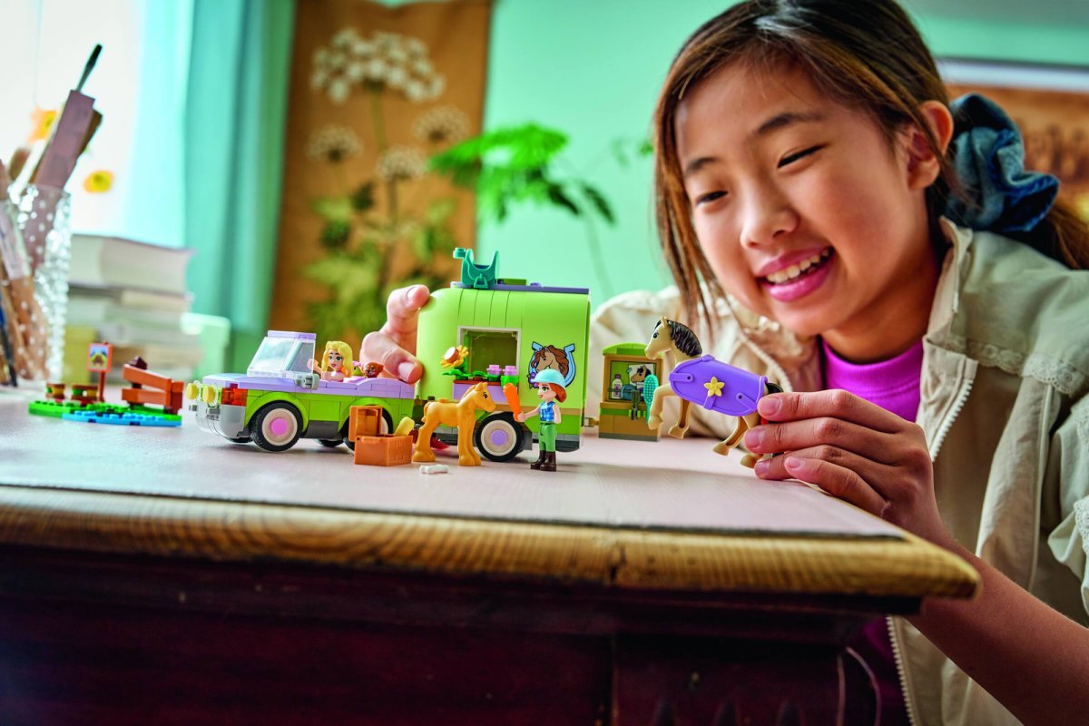 42695 LEGO Friends Rimorchio per cavallo e puledro