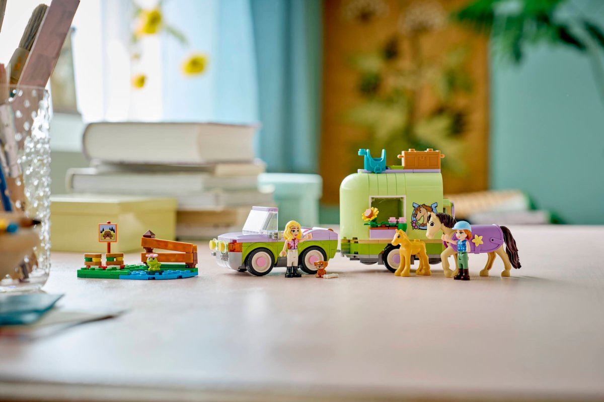 42695 LEGO Friends Rimorchio per cavallo e puledro